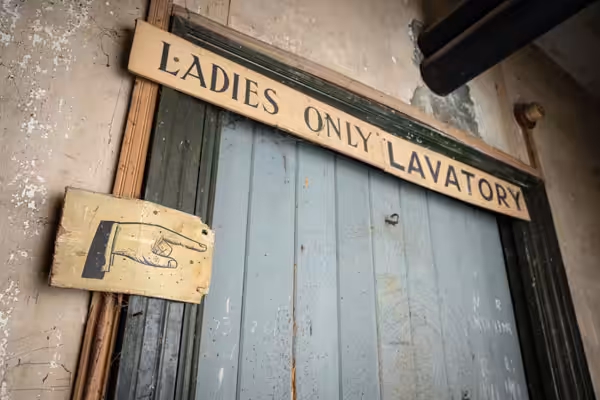 wartime-signage-bristol-air-raid-shelter