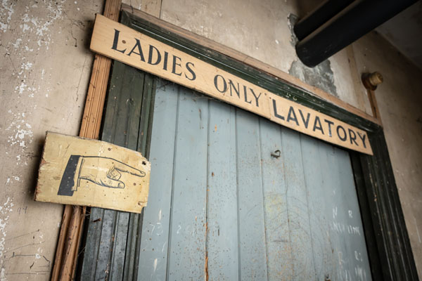 wartime-signage-bristol-air-raid-shelter